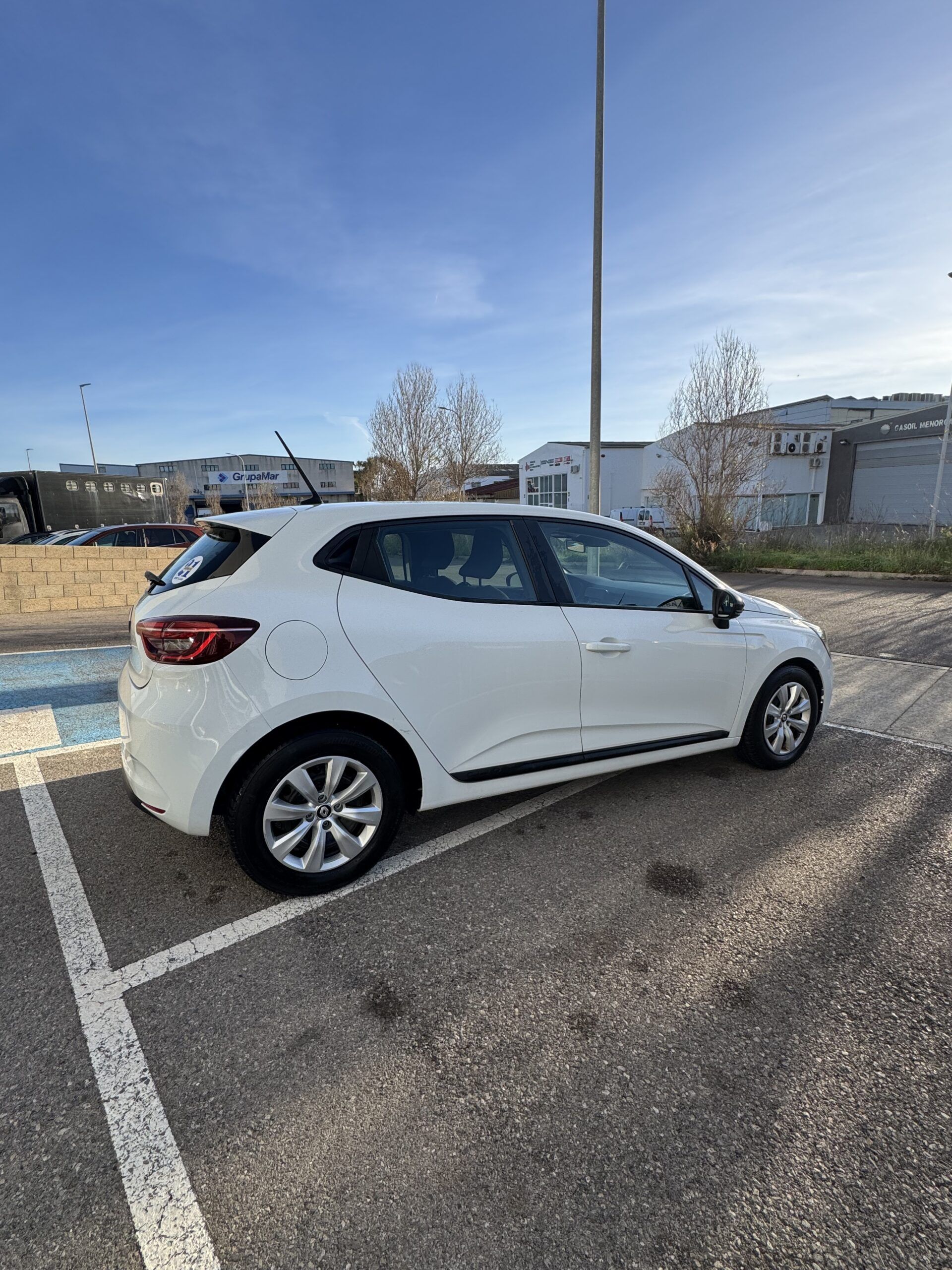 
								RENAULT CLIO full									