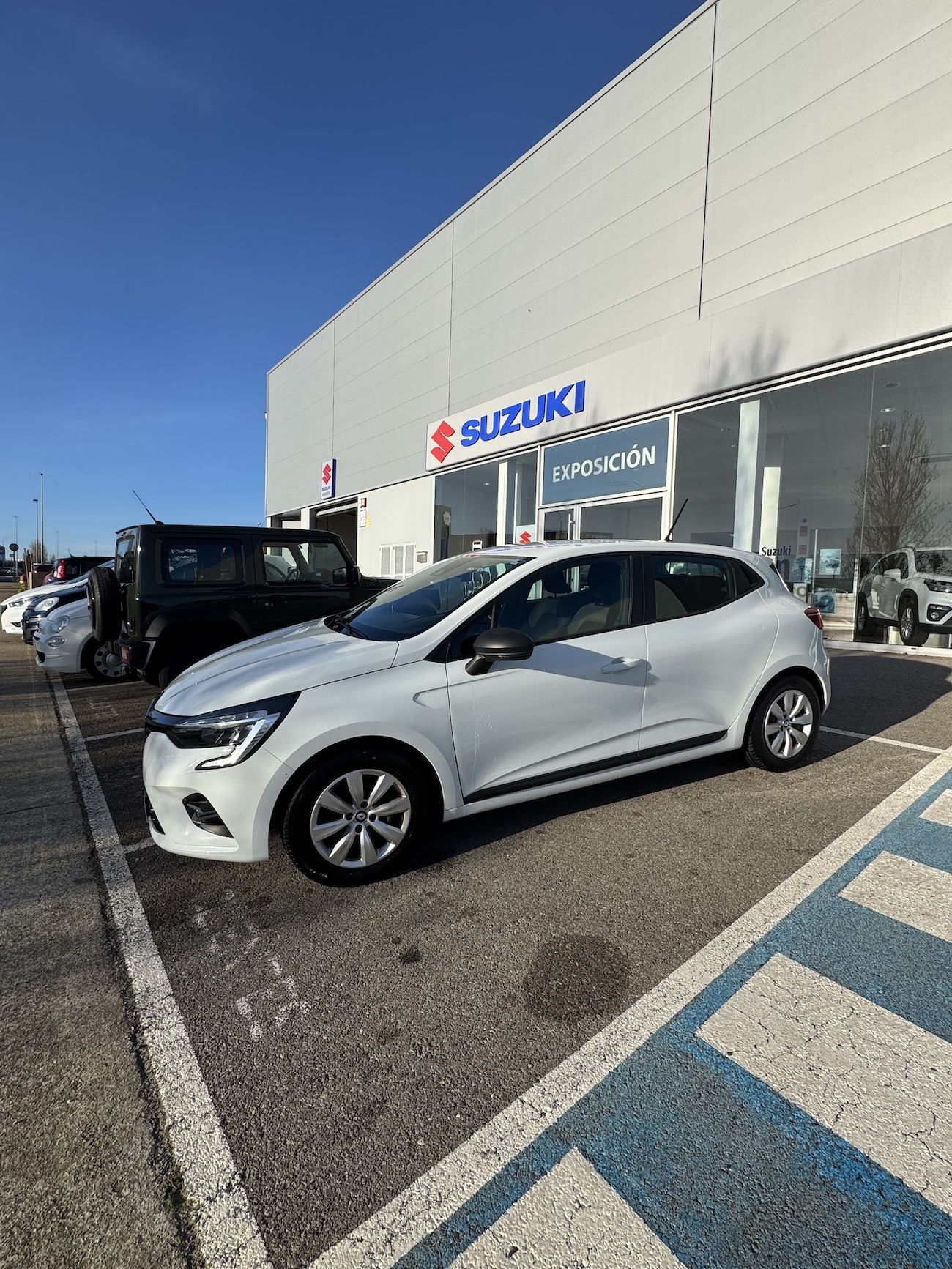 
								RENAULT CLIO full									