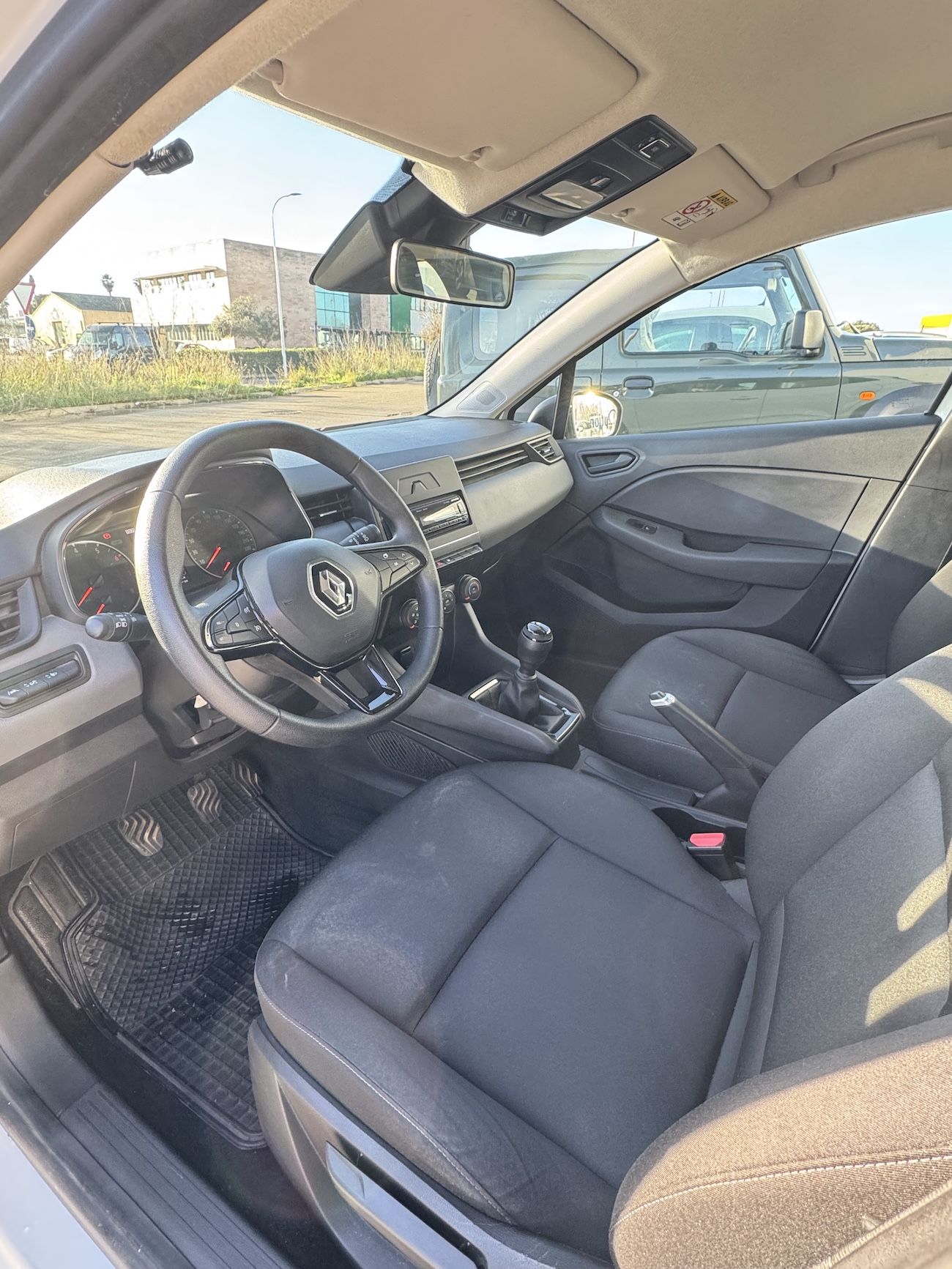 
								RENAULT CLIO full									