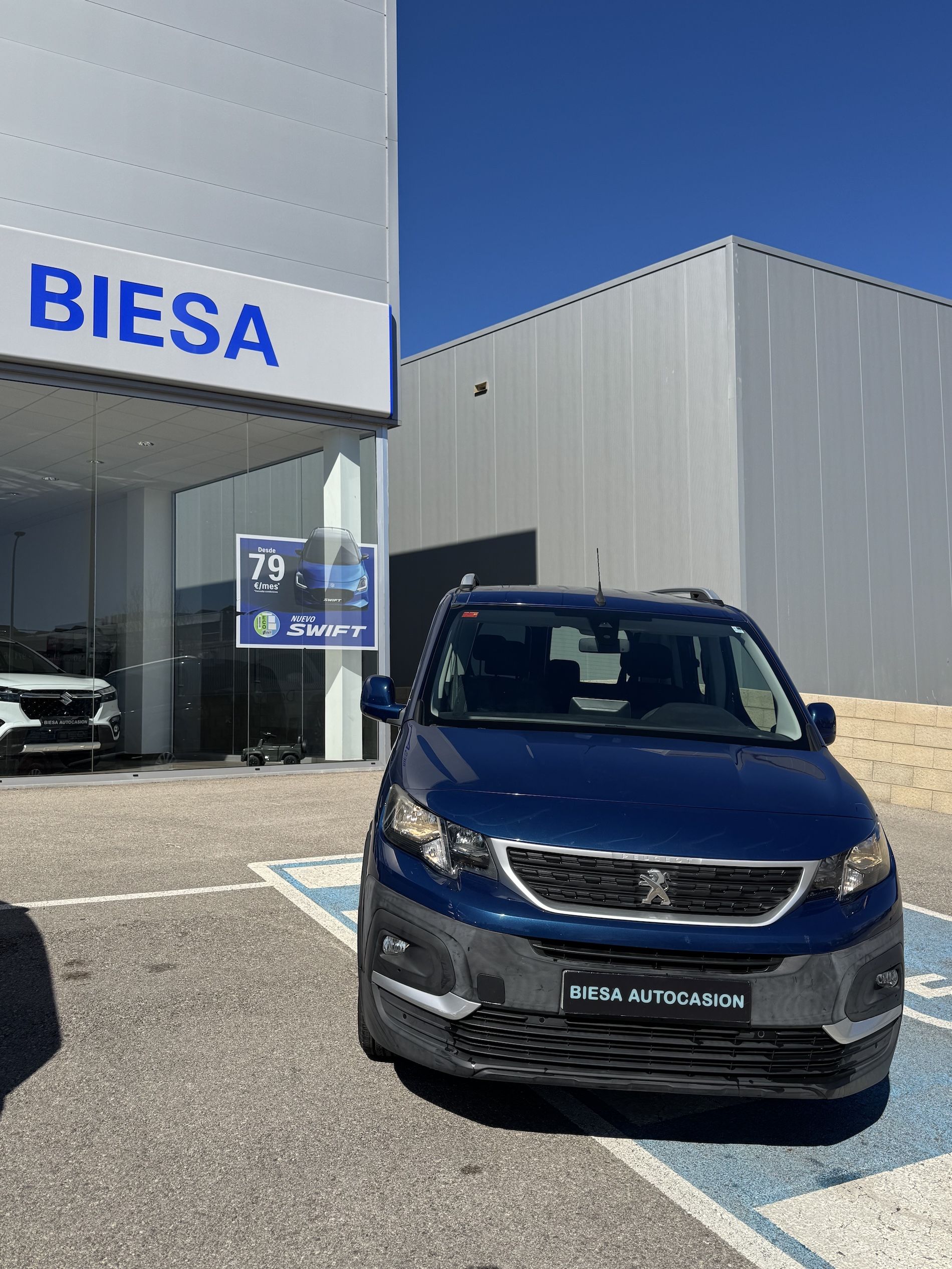 
								PEUGEOT RIFTER full									