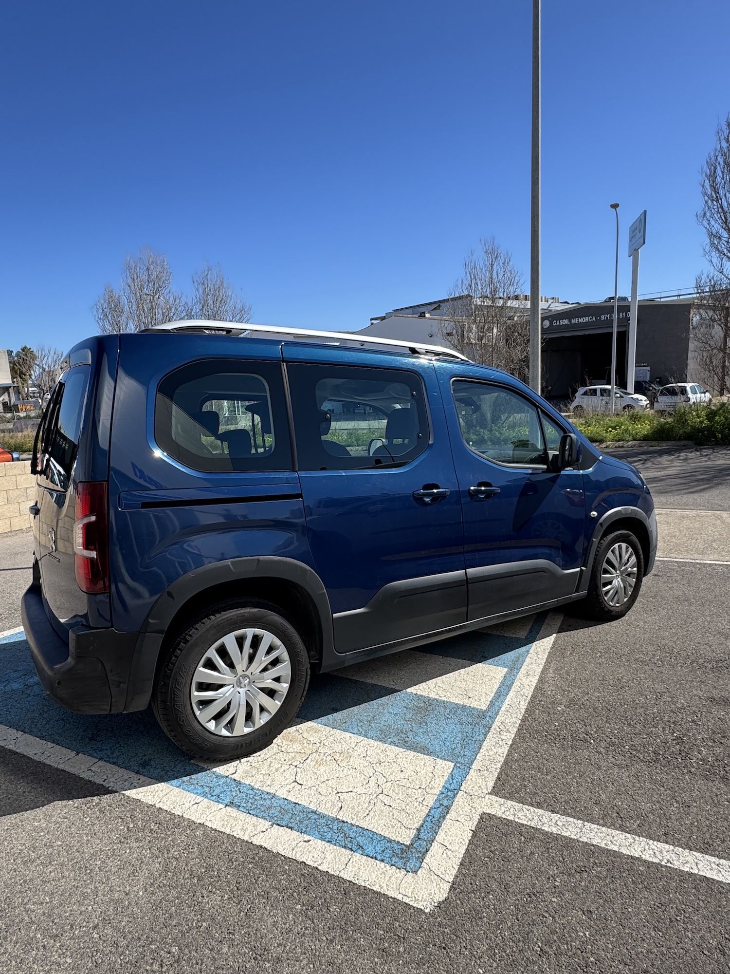 
								PEUGEOT RIFTER full									