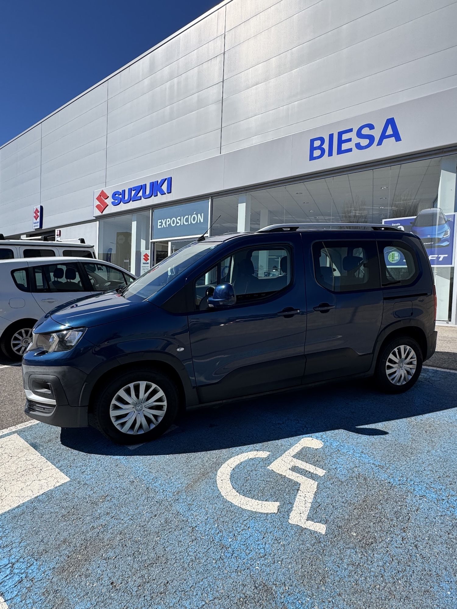 
								PEUGEOT RIFTER full									