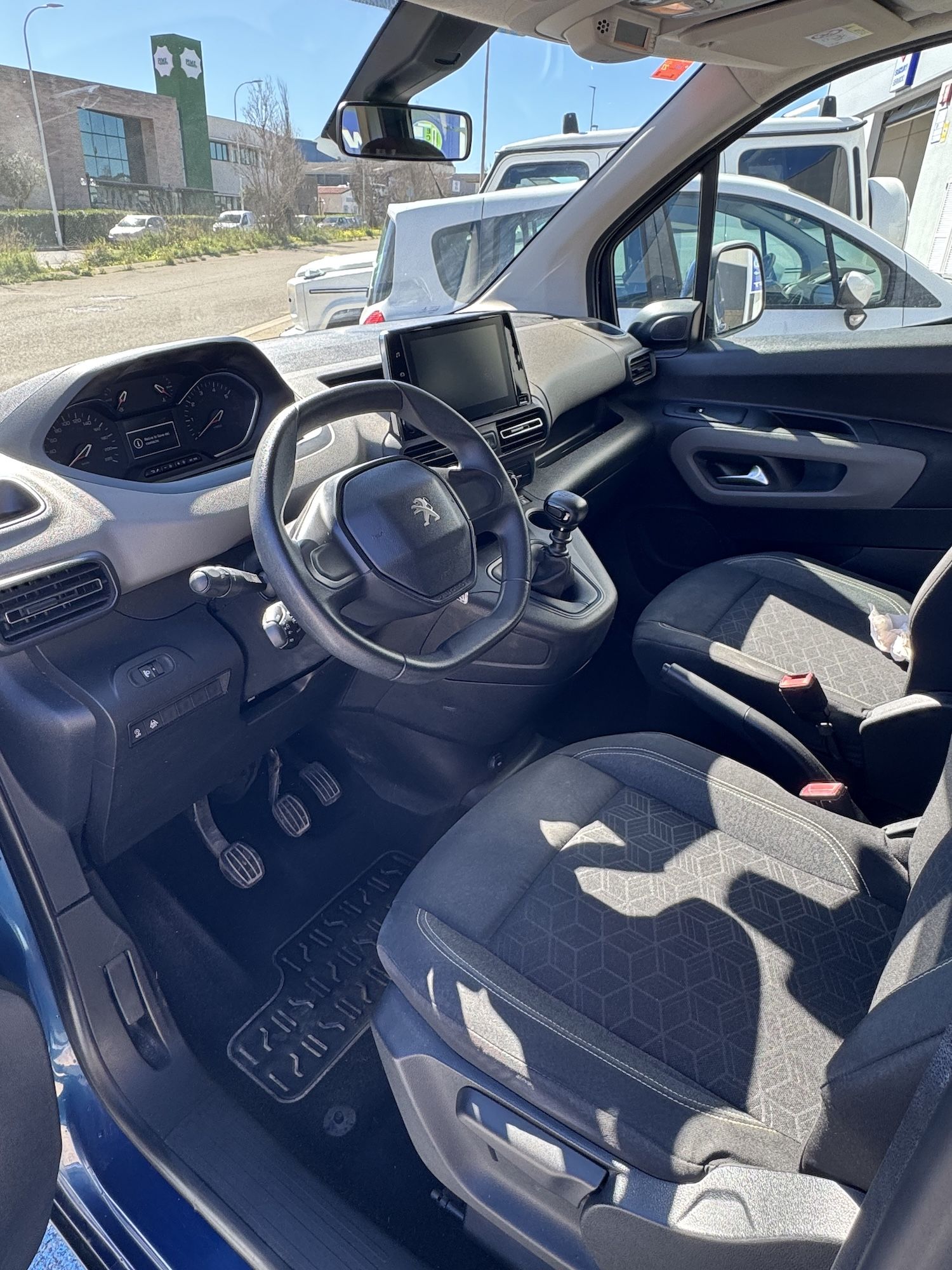 
								PEUGEOT RIFTER full									